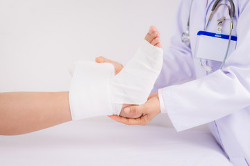 Bandaging foot
