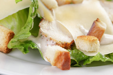 caesar salad with chicken romain and croutons
