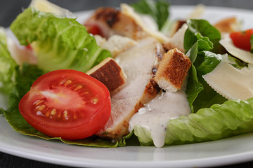 caesar salad with chicken romain and croutons