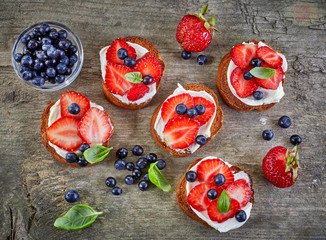 toasted bread with berries and cream cheese