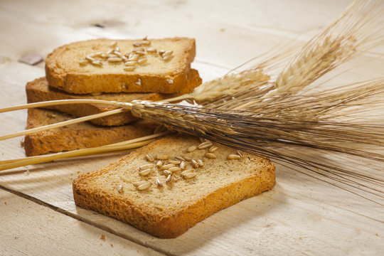 Colazione con fette biscottate avena 