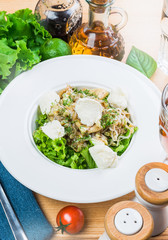 Salad with chiken and cheese