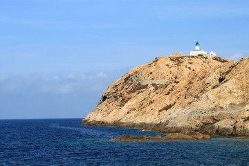 Fototapeta na wymiar Phare sur une des îles de La Pietra à L'Ile Rousse ( Hte-Corse )