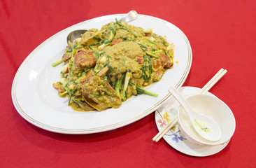  Fried crab in yellow curry or Stir-fried crab curry power  on r