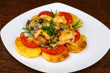 Roasted salmon with potato and tomato