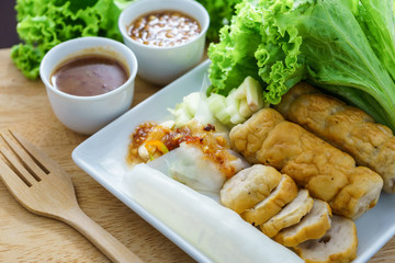 .Nam Neung is Vietnamese food, Meatball Wraps pour sauce