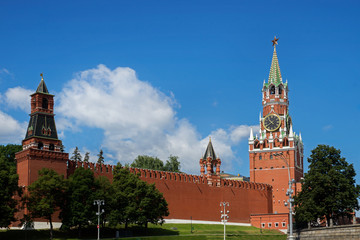 Fototapeta premium Spasskaya Tower with clock in Moscow Kremlin, Russia