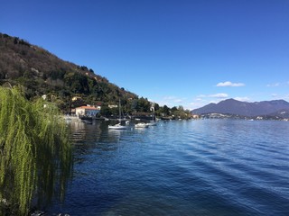 Fototapeta na wymiar lago maggiore in primavera, Italia
