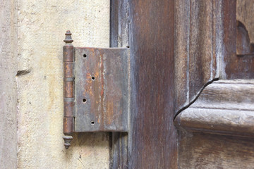 Outdoor rusty hinge