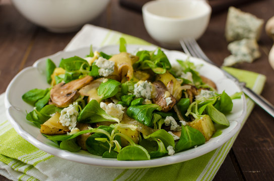 Fresh salad with vegetable and blue cheese