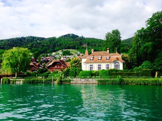 Fototapeta na wymiar view of house in thun lake in switzerland