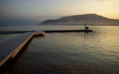Couché de soleil sur le lac d'Annecy