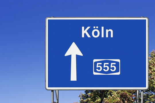 Wegweiser auf BAB 555 Richtung K&ouml;ln