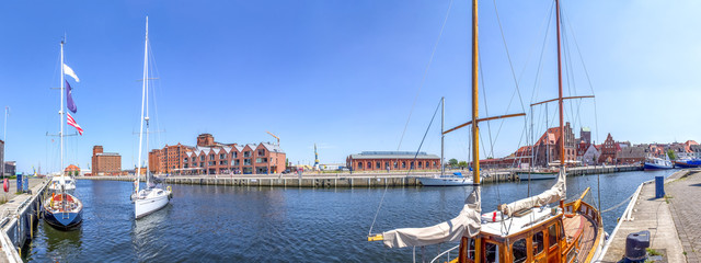 Fototapeta na wymiar Hafenpanorama, Wismar, Ostsee, Deutschland 