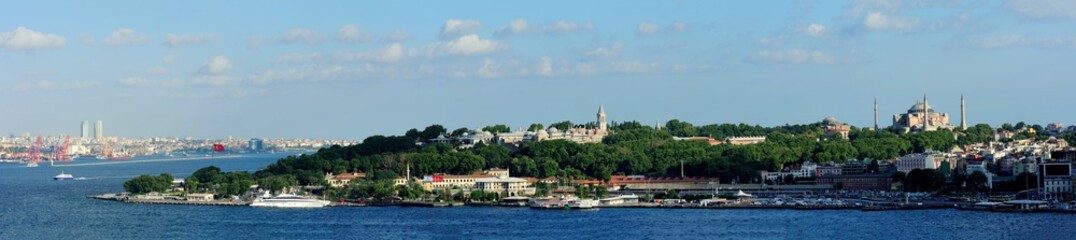 Obraz premium Saray Burnu, Topkapi Palace and Hagia Sophia Panoroma from Galata Tower