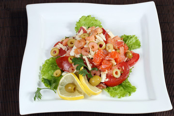 vegetable salad with shrimp
