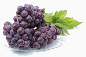 Fototapeta premium 葉付きブドウ