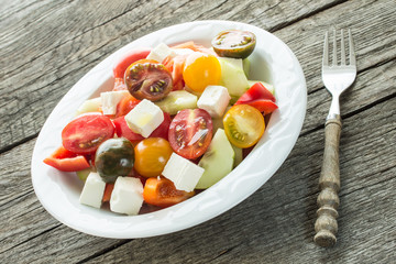 Salat aus Tomaten und Feta Käse