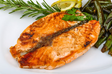 Grilled salmon with green beans