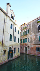 Fototapeta na wymiar old buildings and canal