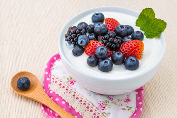 healthy breakfast with yogurt and berry, dieting, freshness, Min
