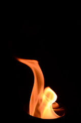 z&uuml;ngelnde Flammen