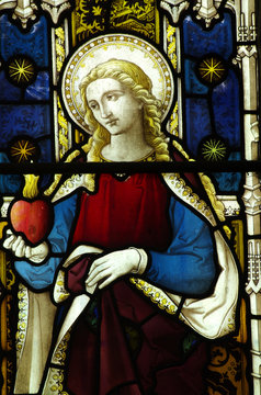 Mary with a heart in het hand (stained glass)
