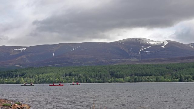 Kanu fahren auf dem Loch Garten in den Cairngorms