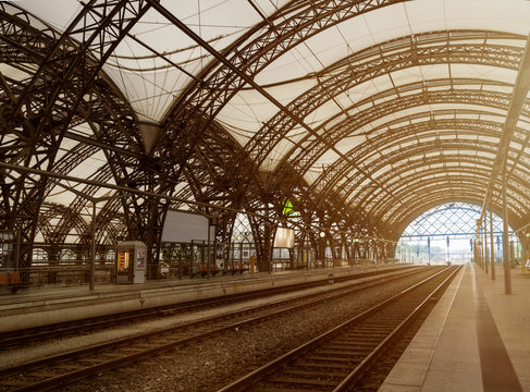 hauptbahnhof dresden, alte  bahnhofshalle