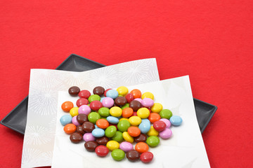 カラフルチョコレート/色とりどりな美しいお菓子