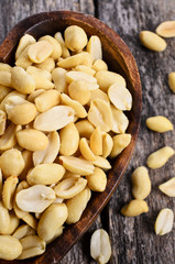 Cleaned peanuts