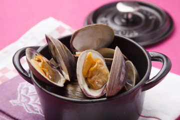 ハマグリのワイン蒸し