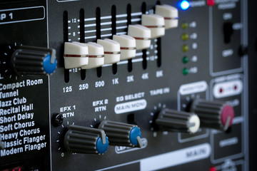 Control of high-quality audio and EQUALIZER VOLUME on the mixer amplifier.
