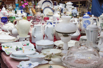tableware / Table with various old dishes