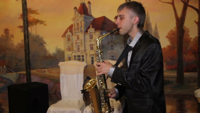 enjoying saxophone 02