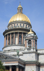 Fototapeta na wymiar Купол Исаакиевского собора летним днем. Санкт-Петербург
