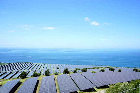Large Photovoltaic power station (solar park) in Japan / ソーラーパネルが並ぶ巨大な太陽光発電所