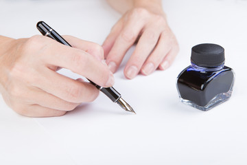 weibliche Hand schreibt