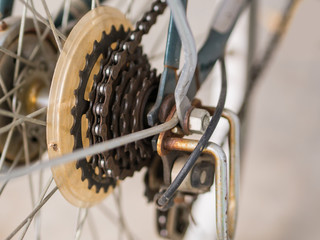 Bike gear and chain with rust.