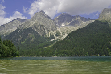 Fototapeta na wymiar mounts and lake