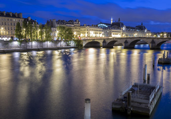 Obraz premium The River Seine in Paris, France