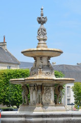 Fontaine sculptée à Bayeux (Calvados - Normandie) 