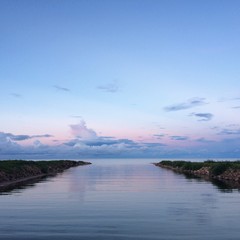 Obraz na płótnie Canvas озеро на закате летом