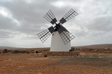 Moulin à vent à quatre ailes à Llanos de la Concepción à Fu