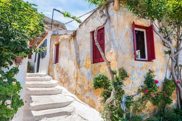 Zelfklevend Fotobehang Mooie straat in Athene, Griekenland. © smallredgirl