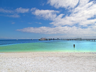Fiji atollo incontaminato con spiaggia bianca