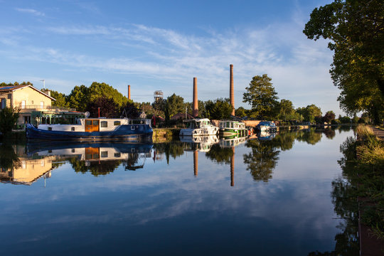 France. P&eacute;niches sur le Canal lat&eacute;ral &agrave; la Garonne