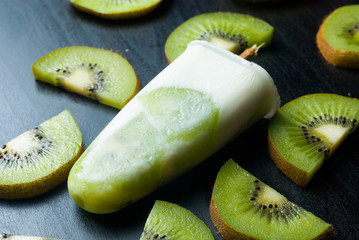 ice lolly with kiwi