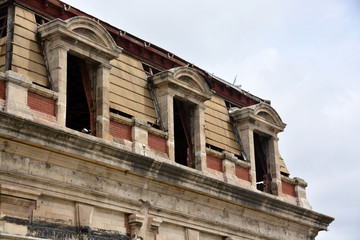 Fototapeta na wymiar edificio en ruinas