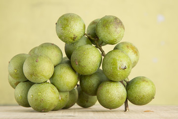 Mamoncillo rica fruta tropical